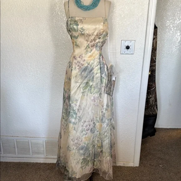 green emerald velvet dress Jessica McClintock Size 6 700275 Ivory Gown – Bridal Sense